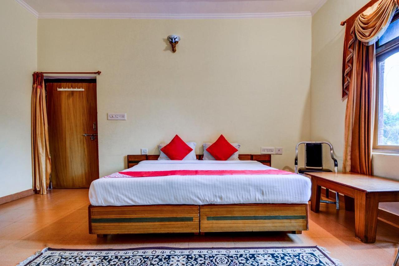 Ranthambhore Vilas Hotel Савай Мадхопур Екстериор снимка